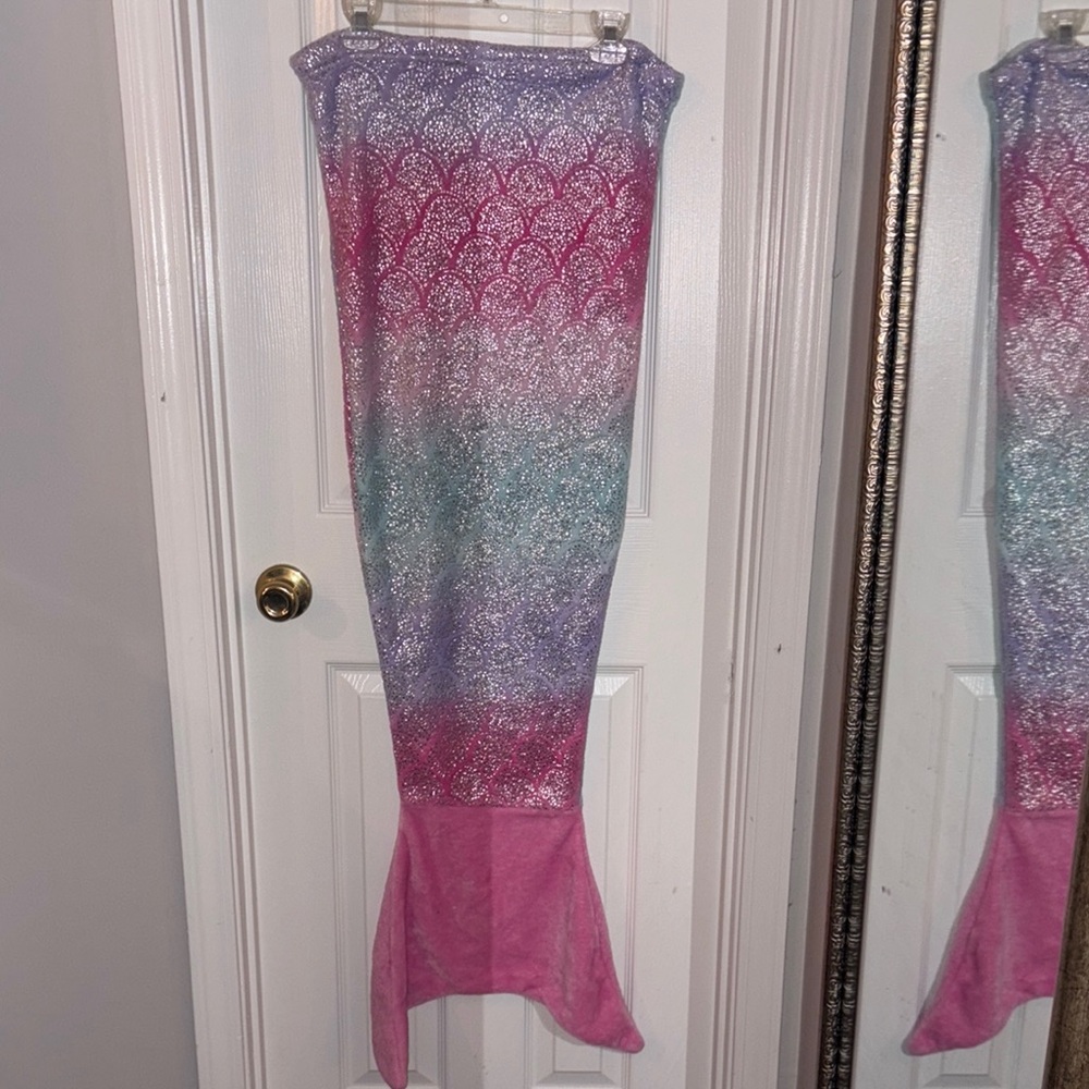Pink and Purple Mermaid Tail Blanket